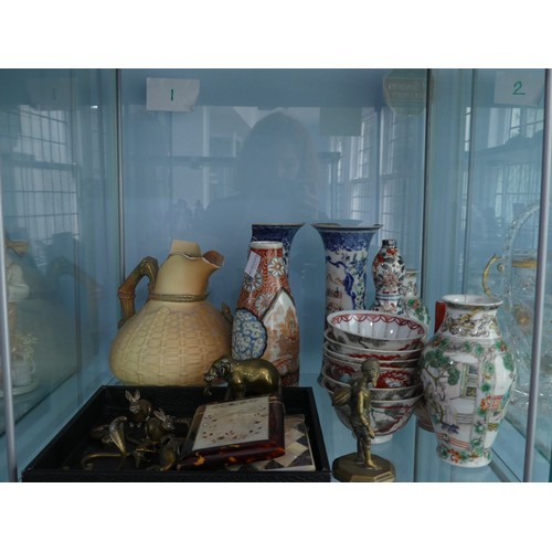 250 - A large quantity of damaged Chinese and Japanese porcelain, comprising Vases, miniature Kutani Tea s... 