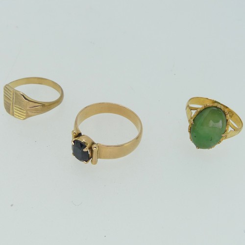 218 - An oval jade Ring, 13.5mm long, mounted in high carat yellow gold, tested as not less than 18ct, Siz... 