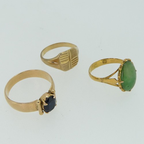 218 - An oval jade Ring, 13.5mm long, mounted in high carat yellow gold, tested as not less than 18ct, Siz... 