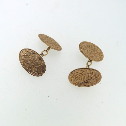 226 - A pair of 9ct rose gold oval Cufflinks, with foliate engraved decoration, chain between, approx. tot... 