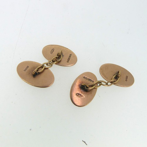 226 - A pair of 9ct rose gold oval Cufflinks, with foliate engraved decoration, chain between, approx. tot... 