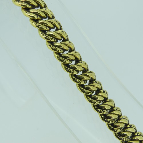 181 - An 18ct yellow gold Bracelet, with integral clasp, 10.2mm wide, 19.5cm long, 25.1g.