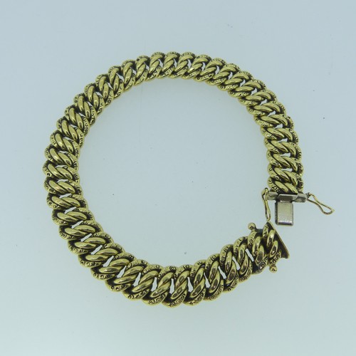 181 - An 18ct yellow gold Bracelet, with integral clasp, 10.2mm wide, 19.5cm long, 25.1g.