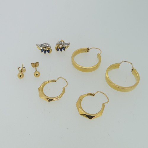 202 - A pair of 18ct yellow gold hollow hoop Earrings, 25mm wide, together with a pair of smaller 18ct gol... 