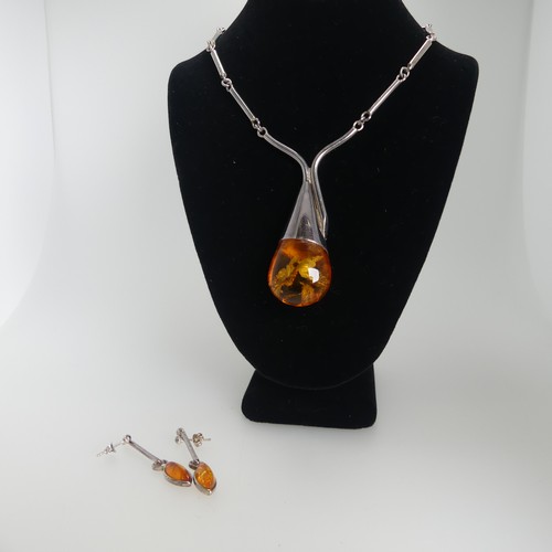 177 - A modern amber and silver Necklace, the pear shaped pendant front on ingetral silver chain, 55cm lon... 