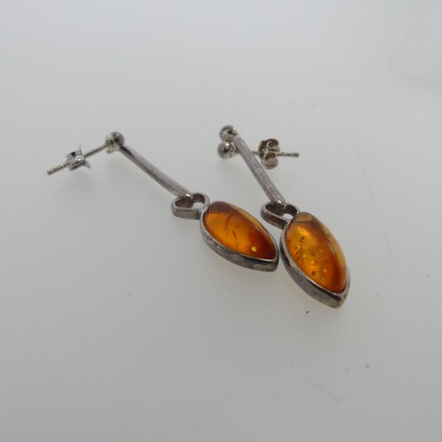 177 - A modern amber and silver Necklace, the pear shaped pendant front on ingetral silver chain, 55cm lon... 