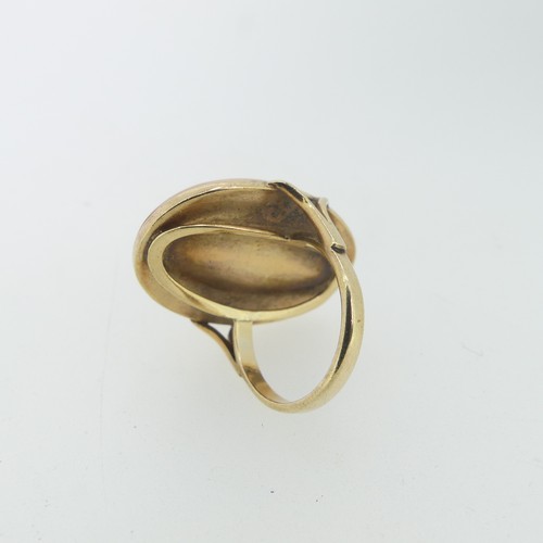 236 - An antique amber cabochon Ring, 27mm long, mounted in unmarked yellow gold, tested as 9ct gold, Size... 