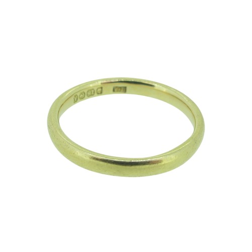 117 - An 18ct yellow gold Band, 2.8mm wide, Size Q, 4g.