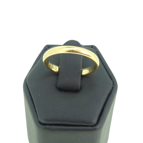 117 - An 18ct yellow gold Band, 2.8mm wide, Size Q, 4g.