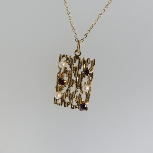 170 - A 9ct yellow gold, cultured pearl and garnet Pendant, of pierced textured rectangular form in the 19... 