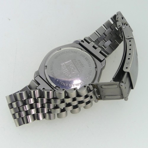 289 - A Tag Heuer Formula 1 Professional 200m Quartz mid-size stainless steel bracelet Wristwatch, ref. WA... 