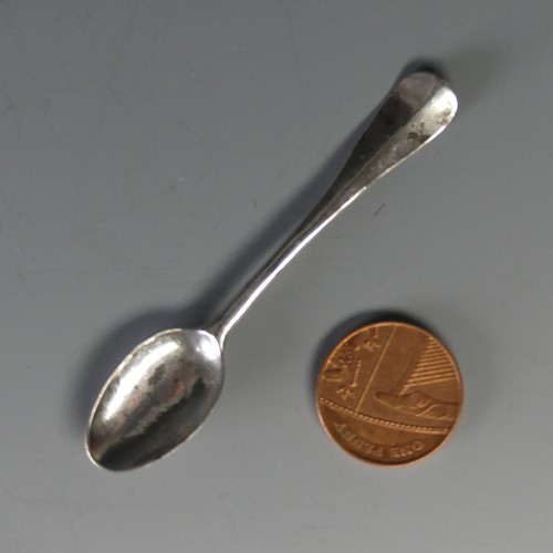 70 - A mid 18thC silver Snuff / Miniature Spoon, struck with makers mark only 'I.H', Hanoverian pattern w... 