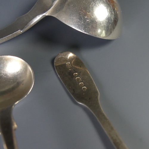 72 - A pair of George IV Sauce Ladles, by William Eaton, hallmarked London, 1828, fiddle pattern, the han... 