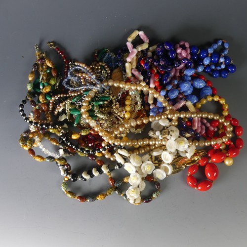 258 - A quantity of Costume Jewellery, including an enamelled pendant in the Art Nouveau style, vintage gi... 