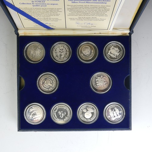 332 - A cased sterling silver 1974 Coinage of Belize eight Coin Set, issued by The franklin Mint, with cer... 