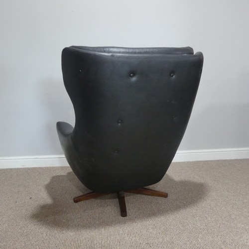 597 - A 1960s Parker Knoll 'Statesman' swivel/recline Chair, in black vinyl, W 82 cm x H 95 cm x D 80cm... 