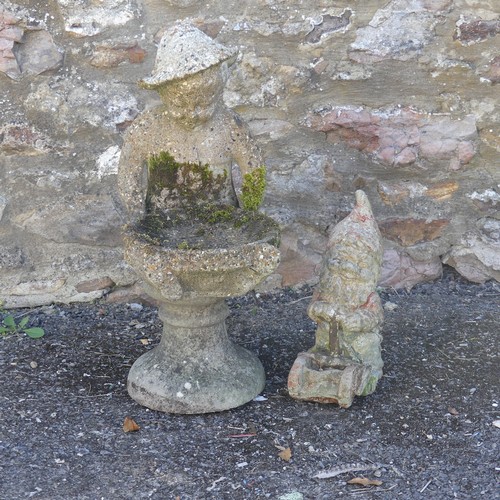 622 - An Antique Garden reconstituted stone Bird Bath of small proportions, W 25 cm x H 42 cm, together wi... 