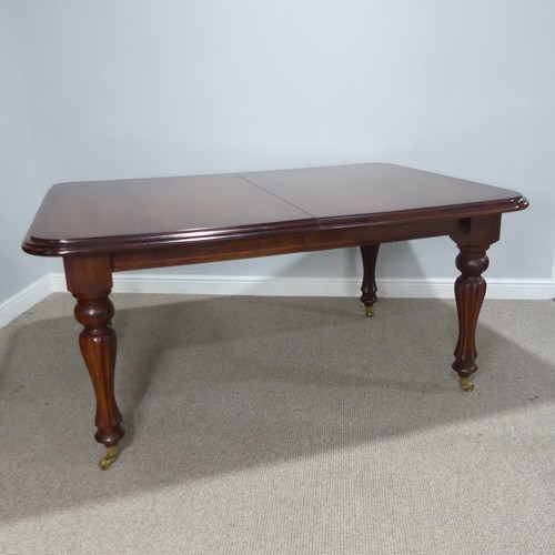 242 - A Victorian style mahogany extending dining Table, with additional leaf, W 210.5 cm x H 76 cm x D 11... 