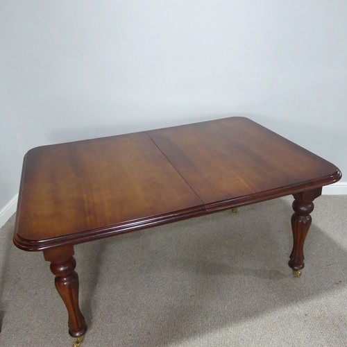 242 - A Victorian style mahogany extending dining Table, with additional leaf, W 210.5 cm x H 76 cm x D 11... 