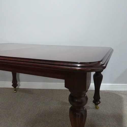 242 - A Victorian style mahogany extending dining Table, with additional leaf, W 210.5 cm x H 76 cm x D 11... 