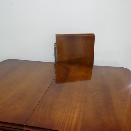 242 - A Victorian style mahogany extending dining Table, with additional leaf, W 210.5 cm x H 76 cm x D 11... 