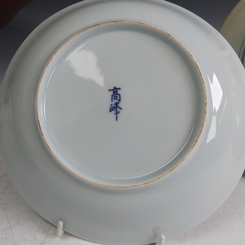 92 - A Chinese blue and white porcelain Plate, with depictions of cranes, with character mark verso, toge... 