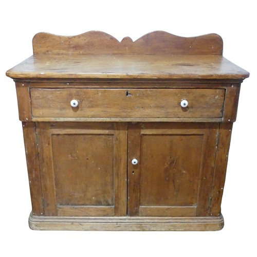 401 - A late 19th century Canadian pine Chiffonier, Nova Scotia, W 98 cm x H 89 cm x D 47 cm.... 