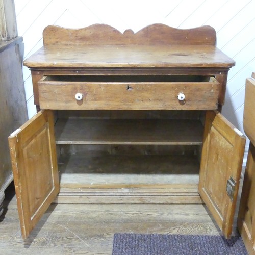 401 - A late 19th century Canadian pine Chiffonier, Nova Scotia, W 98 cm x H 89 cm x D 47 cm.... 