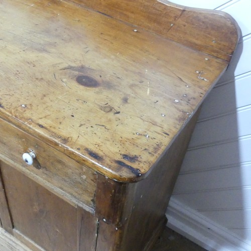 401 - A late 19th century Canadian pine Chiffonier, Nova Scotia, W 98 cm x H 89 cm x D 47 cm.... 