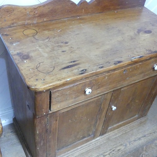 401 - A late 19th century Canadian pine Chiffonier, Nova Scotia, W 98 cm x H 89 cm x D 47 cm.... 