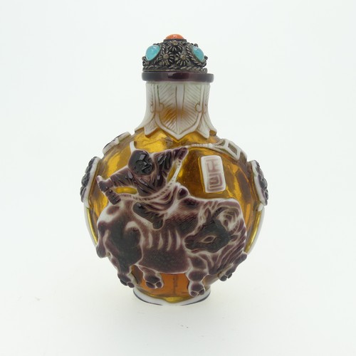 94 - An antique Chinese overlayed glass Snuff Bottle, with blue upon transparent glass, depicting bats, w... 