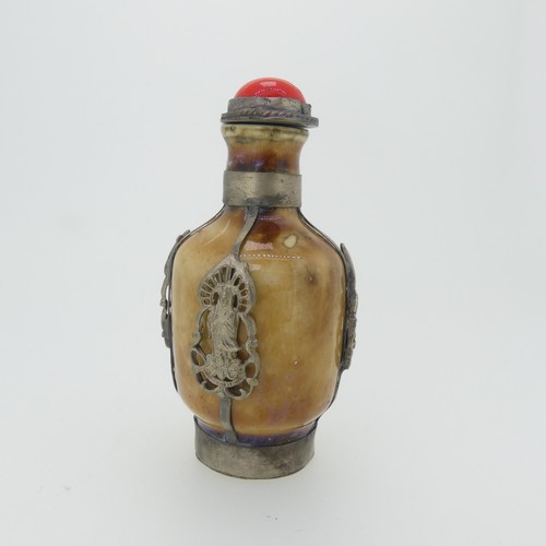 101 - A Chinese porcelain Snuff Bottle, depicting iron red Dragons on green ground, character mark to base... 