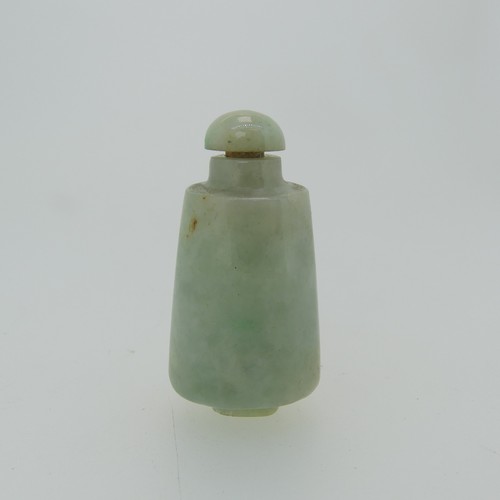 102 - A small quantity of Chinese jade Snuff Bottles, comprising one carved with bats, hardstone stopper, ... 