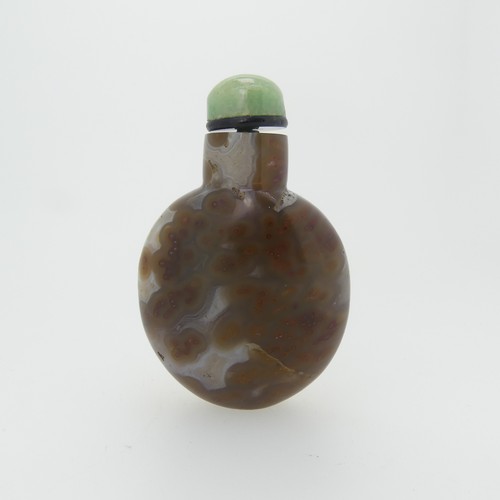 103 - A Chinese macaroni agate Snuff Bottle, H 7.5cm, together with another Chinese agate Snuff Bottle, wi... 