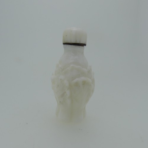 104 - A Chinese rose quartz Snuff Bottle, carved in reflief with flora and fauna, H 9cm, together with an ... 