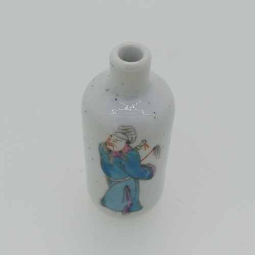 108 - A Chinese porcelain Snuff Bottle, of white ground with painted depiction of an elder, H 6cm without ... 