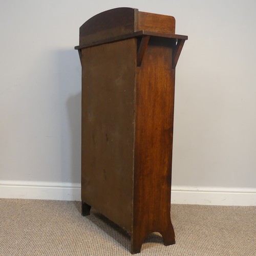 406 - An Arts and Crafts oak Bookcase with cupboard, in the manner of Liberty, W 67 cm x H 104 cm x D 25 c... 