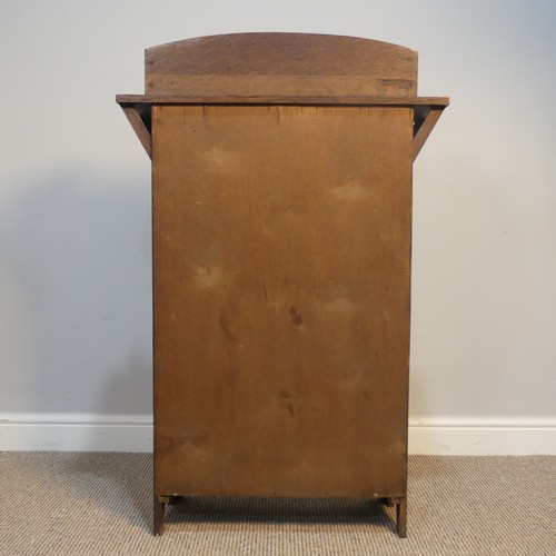 406 - An Arts and Crafts oak Bookcase with cupboard, in the manner of Liberty, W 67 cm x H 104 cm x D 25 c... 