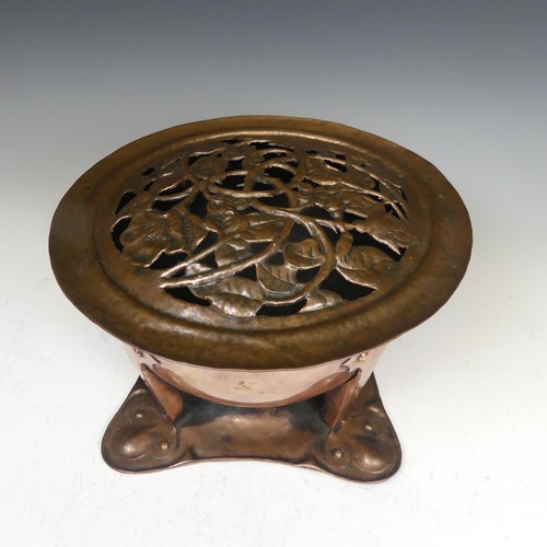 411 - An Arts and Crafts copper Rose Bowl, circa 1900, removable top with pierced stylised vines and leave... 