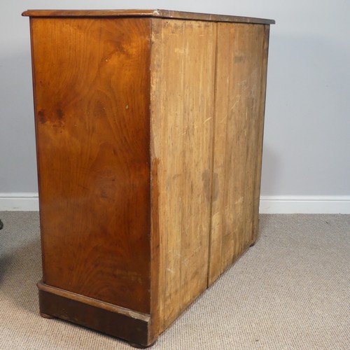 425 - A Victorian mahogany flat front Chest of Drawers, two short drawers over three long graduating drawe... 