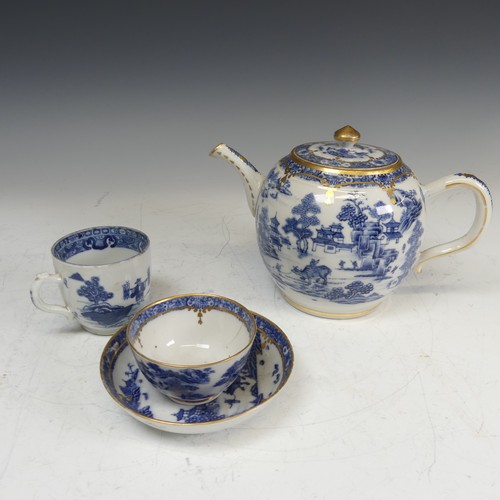 117 - An 18thC Chinese blue and white porcelain Teapot, decorated in the willow pattern, with gilded swags... 