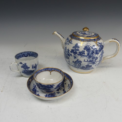 117 - An 18thC Chinese blue and white porcelain Teapot, decorated in the willow pattern, with gilded swags... 