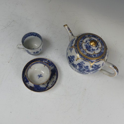 117 - An 18thC Chinese blue and white porcelain Teapot, decorated in the willow pattern, with gilded swags... 