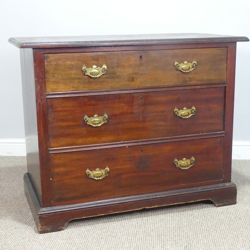 455 - An Edwardian mahogany Chest of drawers, three long graduating drawers with brass handles, W 93 cm x ... 