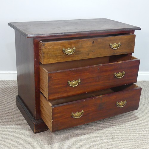 455 - An Edwardian mahogany Chest of drawers, three long graduating drawers with brass handles, W 93 cm x ... 