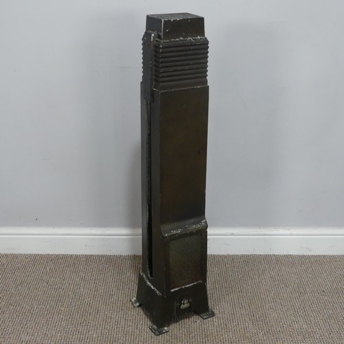 474 - An Art Deco painted metal floor-standing gas Heater, with glass pane, W 22 cm x H 95 cm x D 22 cm.... 