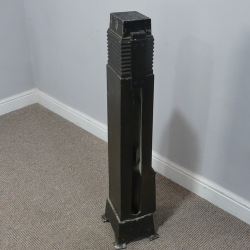 474 - An Art Deco painted metal floor-standing gas Heater, with glass pane, W 22 cm x H 95 cm x D 22 cm.... 