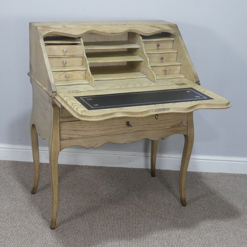 505 - An Oficina Inglesa, London, 'Constant' secretary Desk, in blond oak, Ref. 06436, one large bottom dr... 