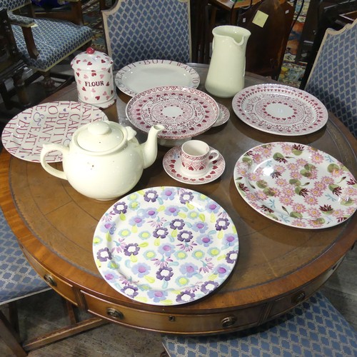 79 - An Emma Bridgewater pottery 'Love' pattern Cakestand, D 28cm, together with corresponding Cake Plate... 