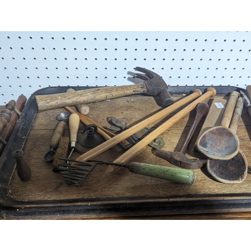 441 - A Quantity of treen items, inc ; bowls, cups, tools, tray, etc(a lot)